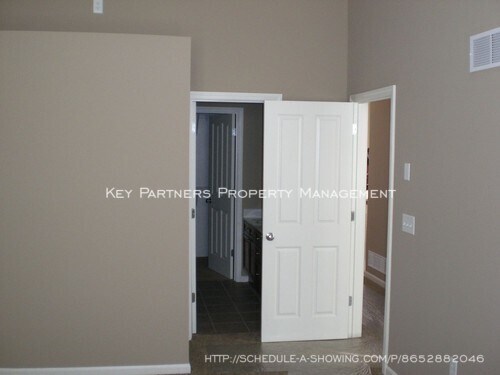 Building Photo - 15816 Conser - Cute Townhouse in Blue Valley!