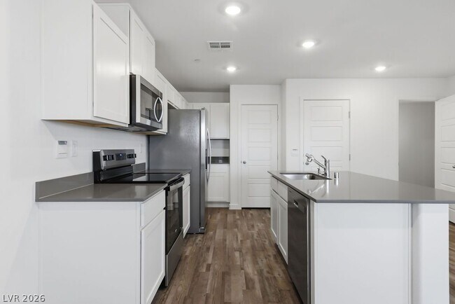 Building Photo - 482 Golden Myna Ave