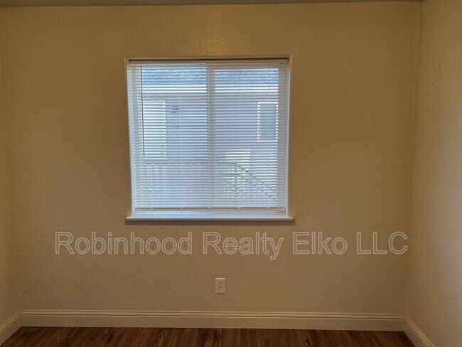 Building Photo - 279 Country Club Pkwy