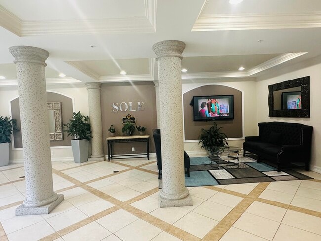 Building Photo - 533 NE 3rd Ave