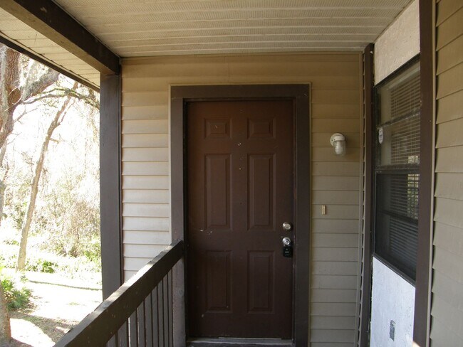 Building Photo - PRICE IMPROVEMENT!!  3/2 2nd floor Villa
