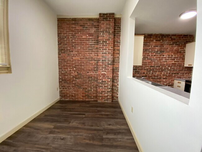 Building Photo - 30 Hanover St
