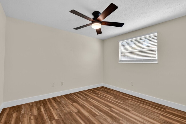 Building Photo - 4233 Mesa Dr