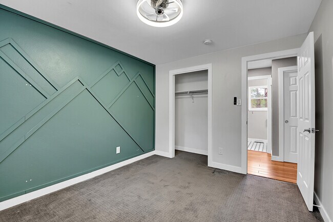 Building Photo - 5237 S Olive Rd