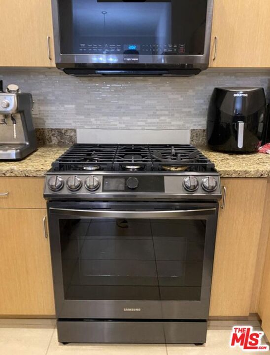 Building Photo - 917 S New Hampshire Ave