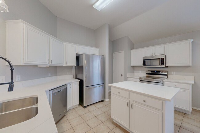 Building Photo - Lovely Updated home in Princeton Park!