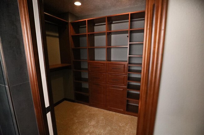 Building Photo - 503 S Shelley Lake Ln