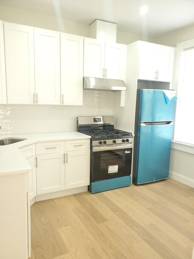 Building Photo - 376 Van Nostrand Ave
