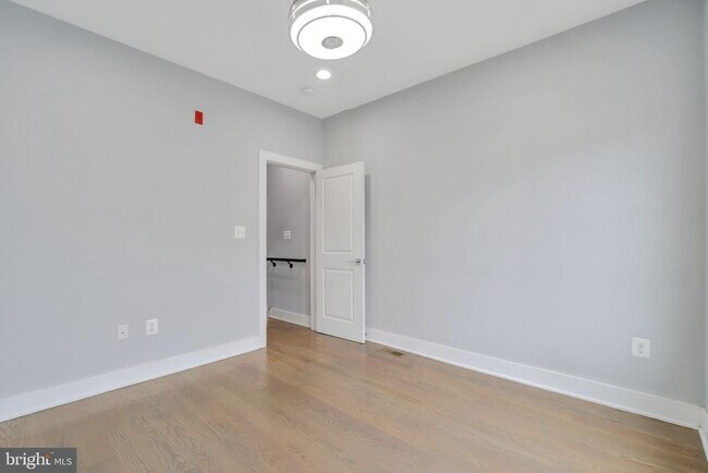 Building Photo - 1632 K St NE