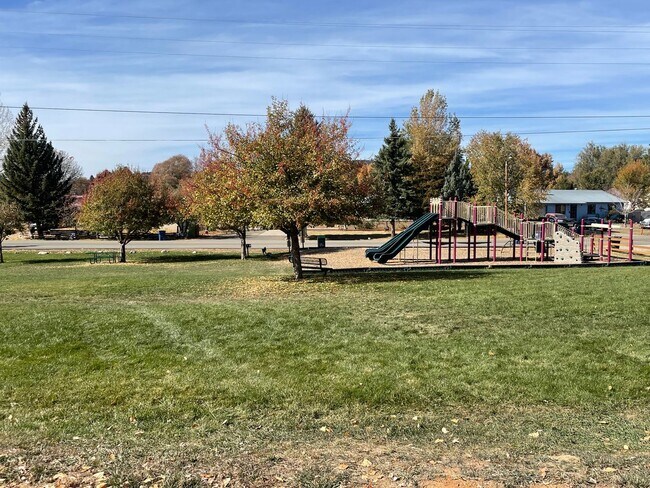 Building Photo - Three Bedroom Bayfield House with Large Fe...