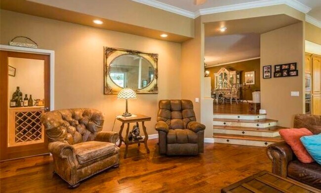 Building Photo - Very large, 4 bedroom 2.5 bath home