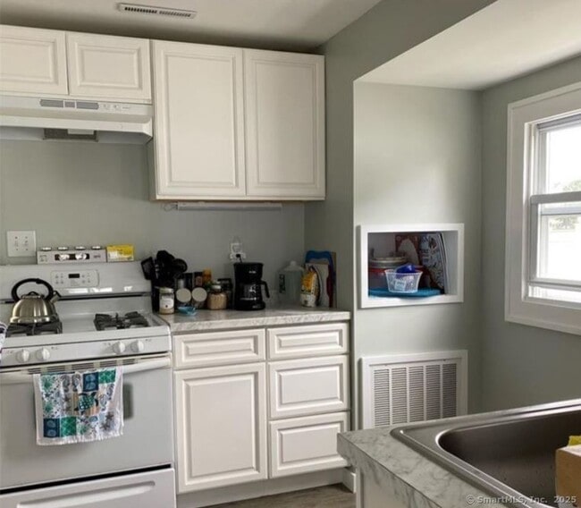 Building Photo - 210D Cosey Beach Ave