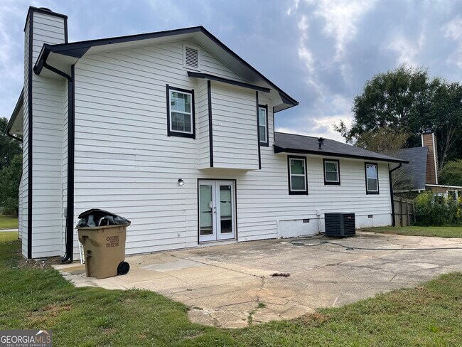 Building Photo - 235 Deerfield Dr