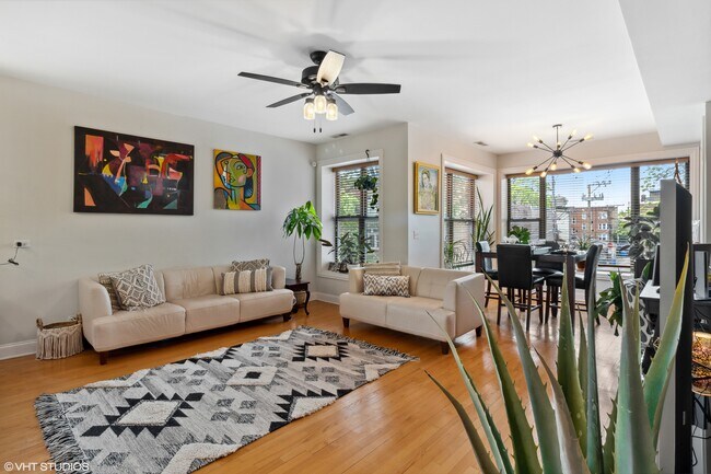 Primary Photo - 3222 W Le Moyne St