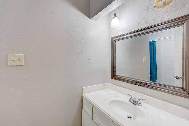 Building Photo - 4907 Quail Hollow Dr