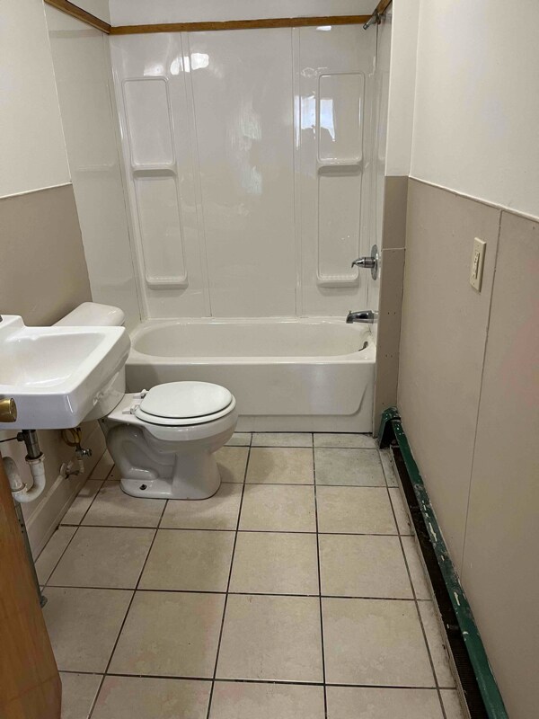 Building Photo - 780 Hutchins St