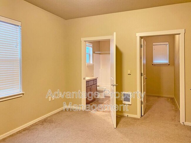 Building Photo - 515 N Catron Pl