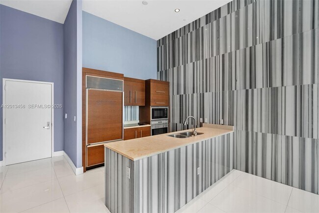 Building Photo - 475 Brickell Ave