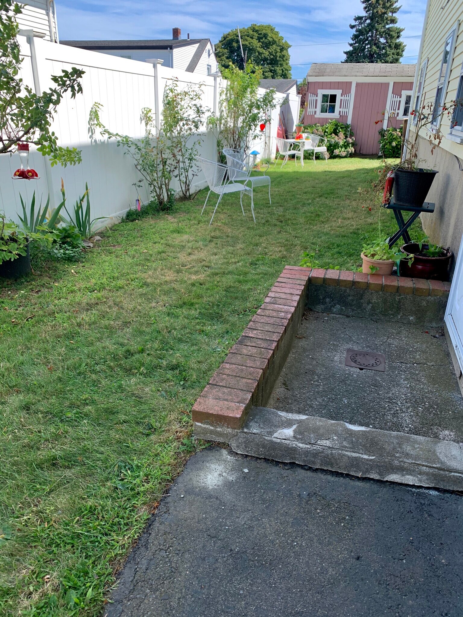 side yard - 93 Sigourney St