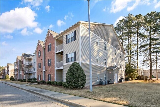 Building Photo - 625 Marshtree Ln
