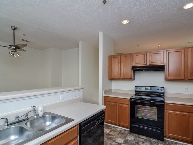 Building Photo - 142 Weatherstone Square Dr