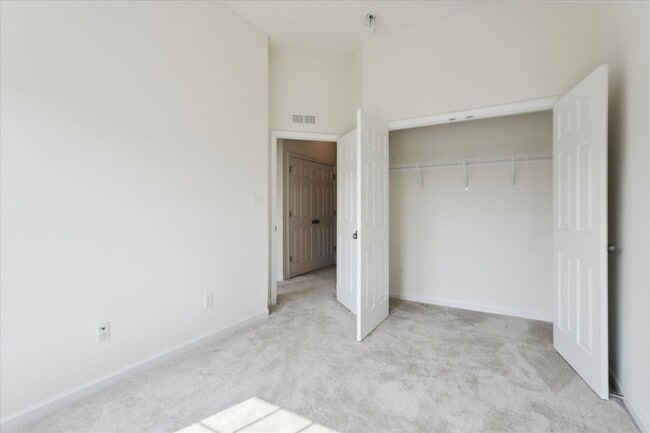 Building Photo - 132 Daybeacon St