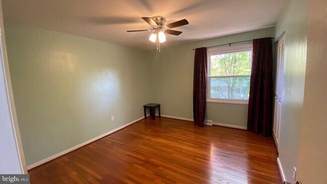 Building Photo - 642 Parkland Pl