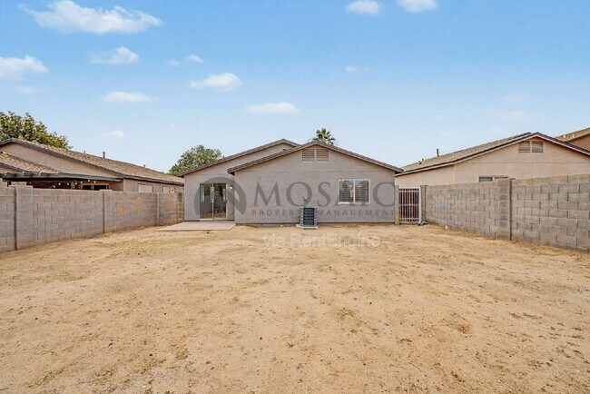 Building Photo - 1004 E Cowboy Cove Trail