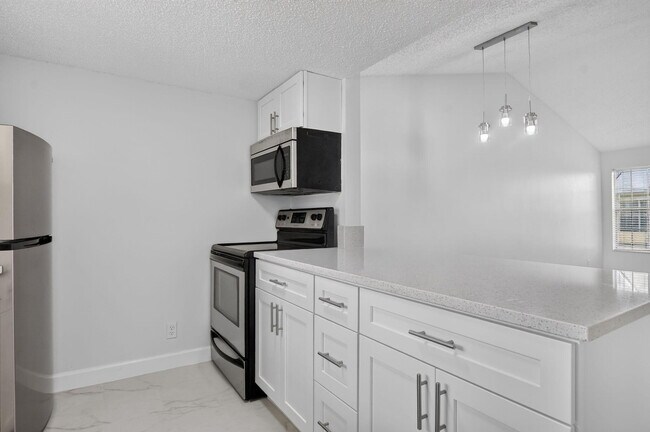 Building Photo - 6323 La Costa Dr
