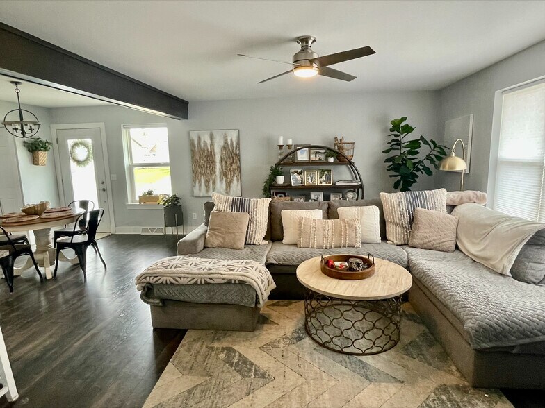 Living Room - 2699 Hazelnut Trl