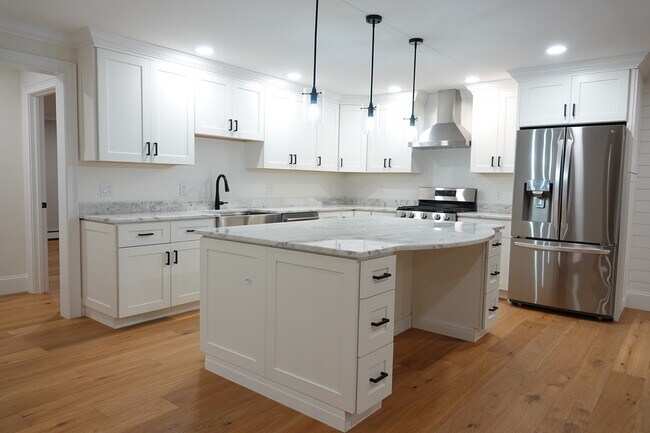 Building Photo - 4 Mill Pond LN