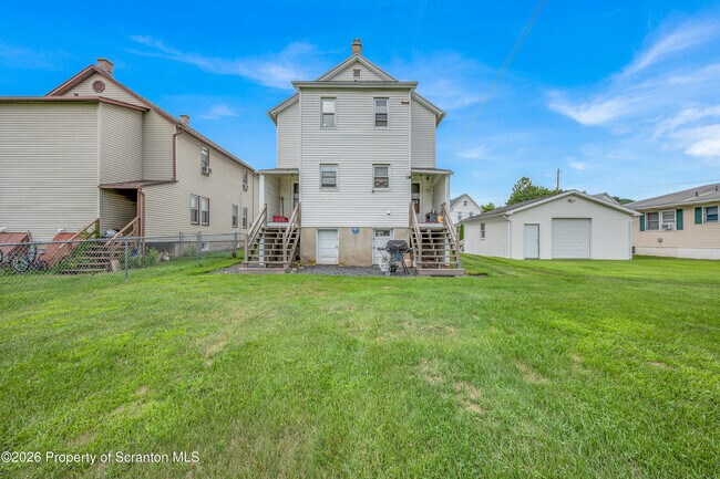 Building Photo - 413 17th Ave