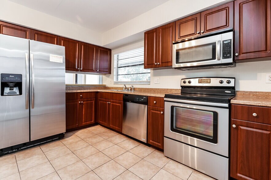 Building Photo - 10375 Chadbourne Dr