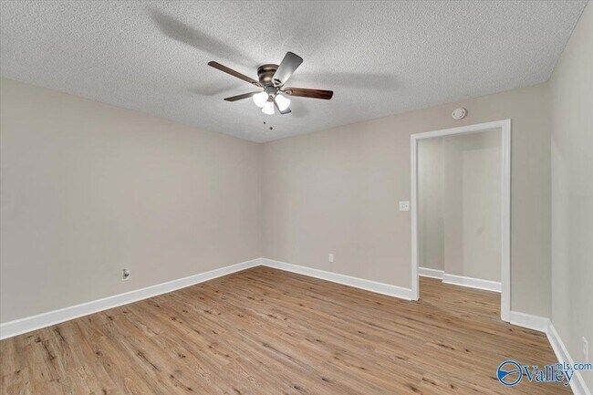 Building Photo - 117 Mandy Dr