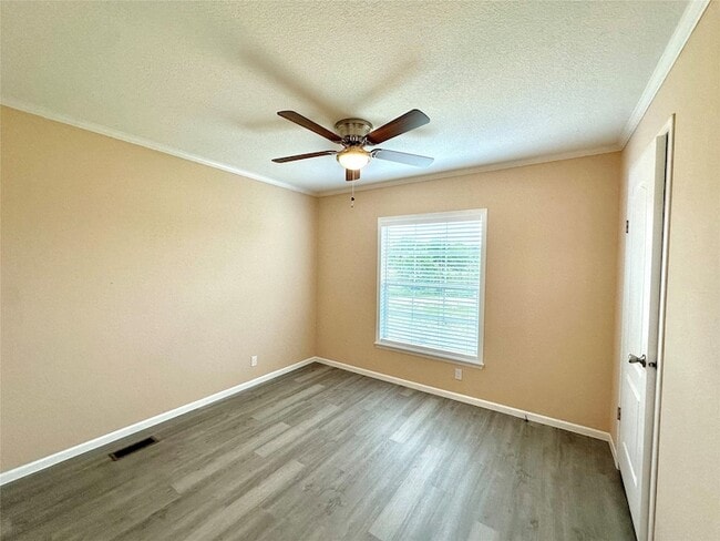 Building Photo - 831 Country Club Rd