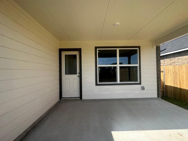 Building Photo - 453 Alamito Ave