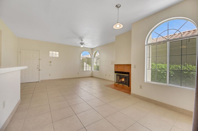 Building Photo - Downstairs 2 bedroom condo in Green Valley