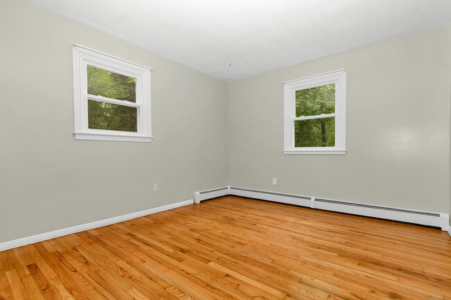 Building Photo - 21 Pheasant Run Dr