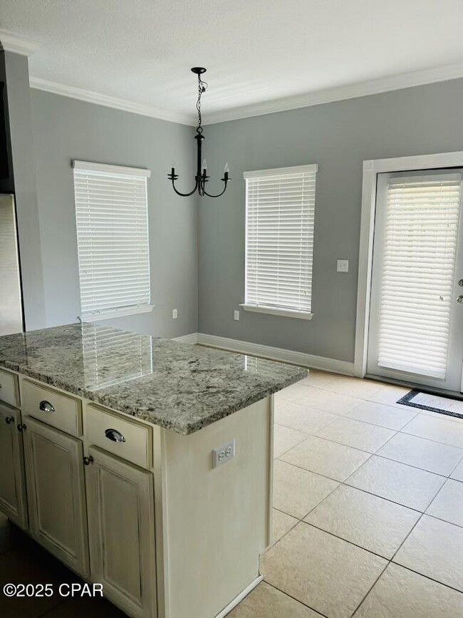 Building Photo - 335 Madison Circle