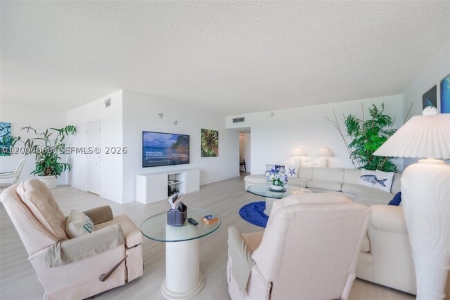 Building Photo - 4900 N Ocean Blvd
