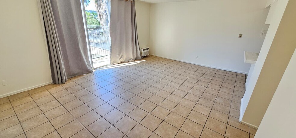 Building Photo - 206 N Beverly Park