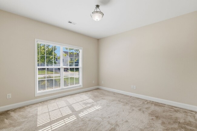 Building Photo - 5 Bedrooms in the heart of Summerfield!