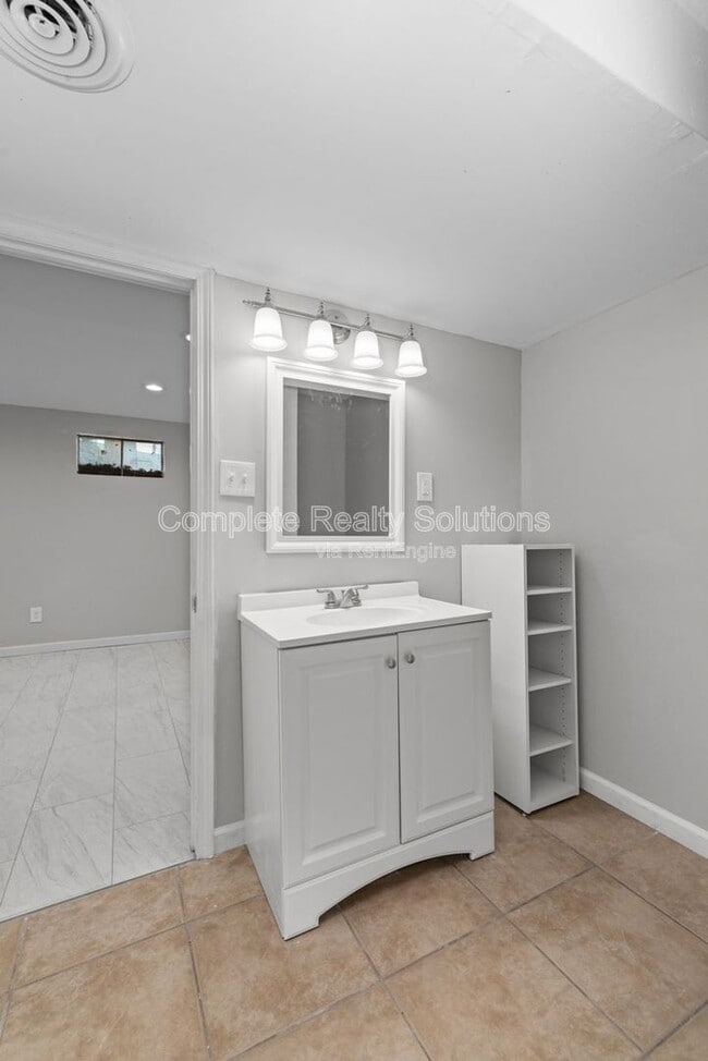 Building Photo - 10768 Runningbrook Dr