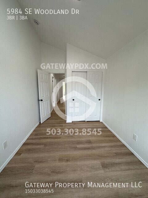 Building Photo - 5984 SE Woodland Dr