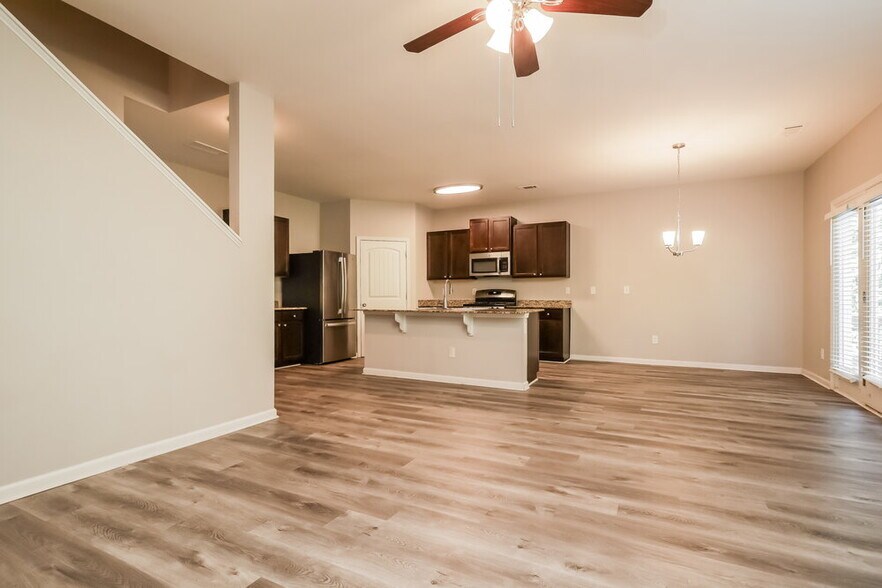 Building Photo - 207 Shaker Hollow Dr