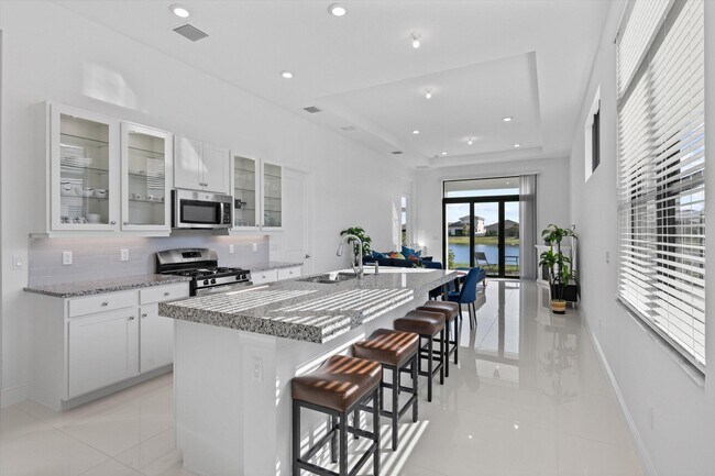 Building Photo - 4823 St Armands Way