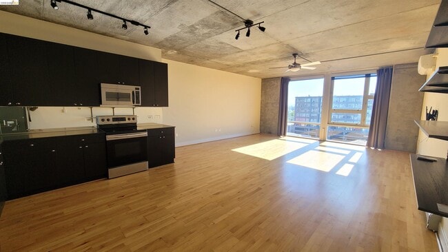 Building Photo - 311 Oak St