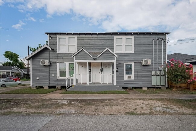 Building Photo - 1401 Collier St