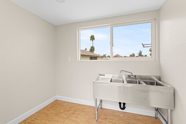 Building Photo - AMAZING ASU RENTAL CLOSE TO CAMPUS