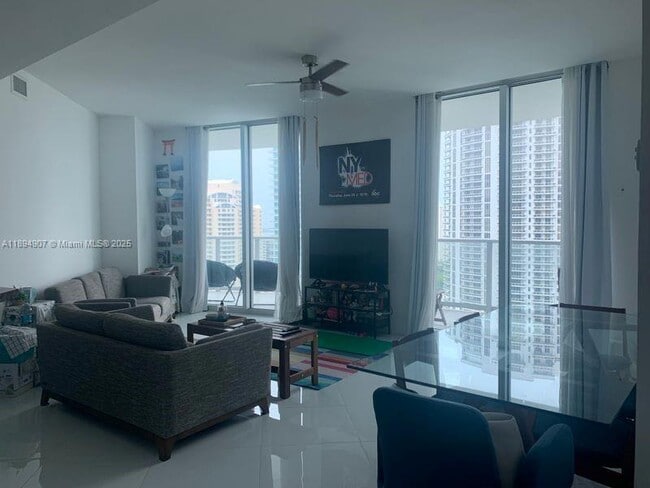 Building Photo - 300 S Biscayne Blvd